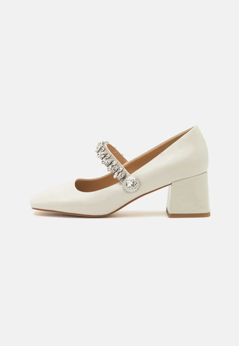 Pumps - charol white