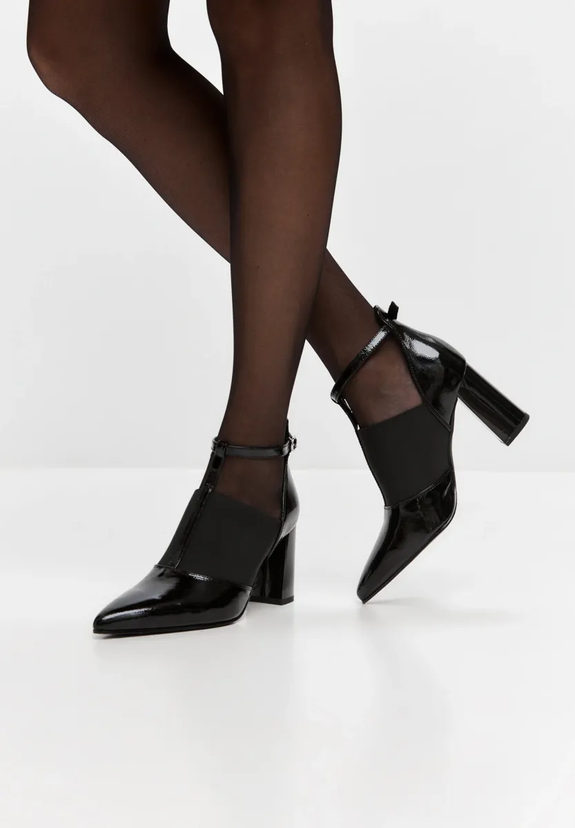 Pumps - patent black