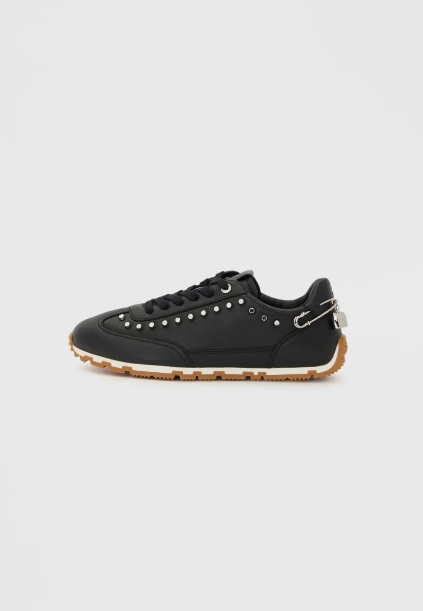 QUINN W - Sneaker low - black