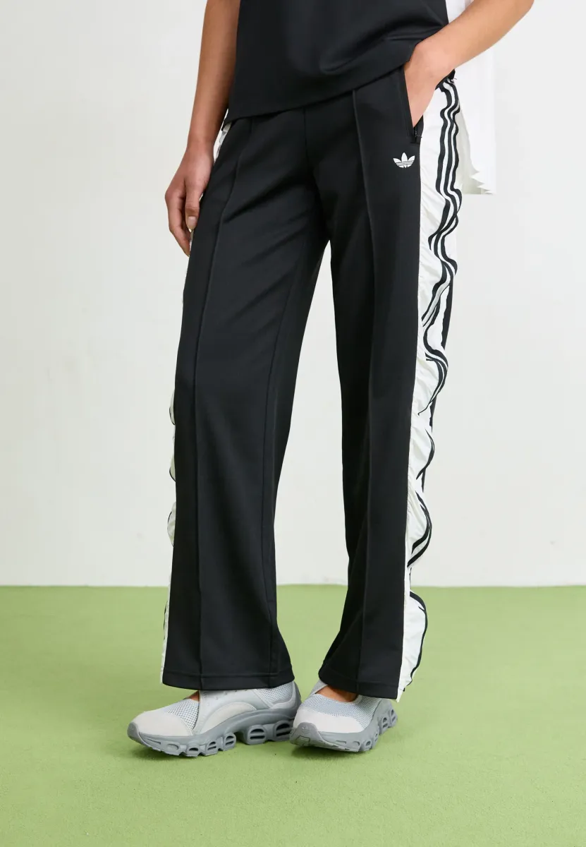 R3CD TRACK PANTS - Jogginghose - black