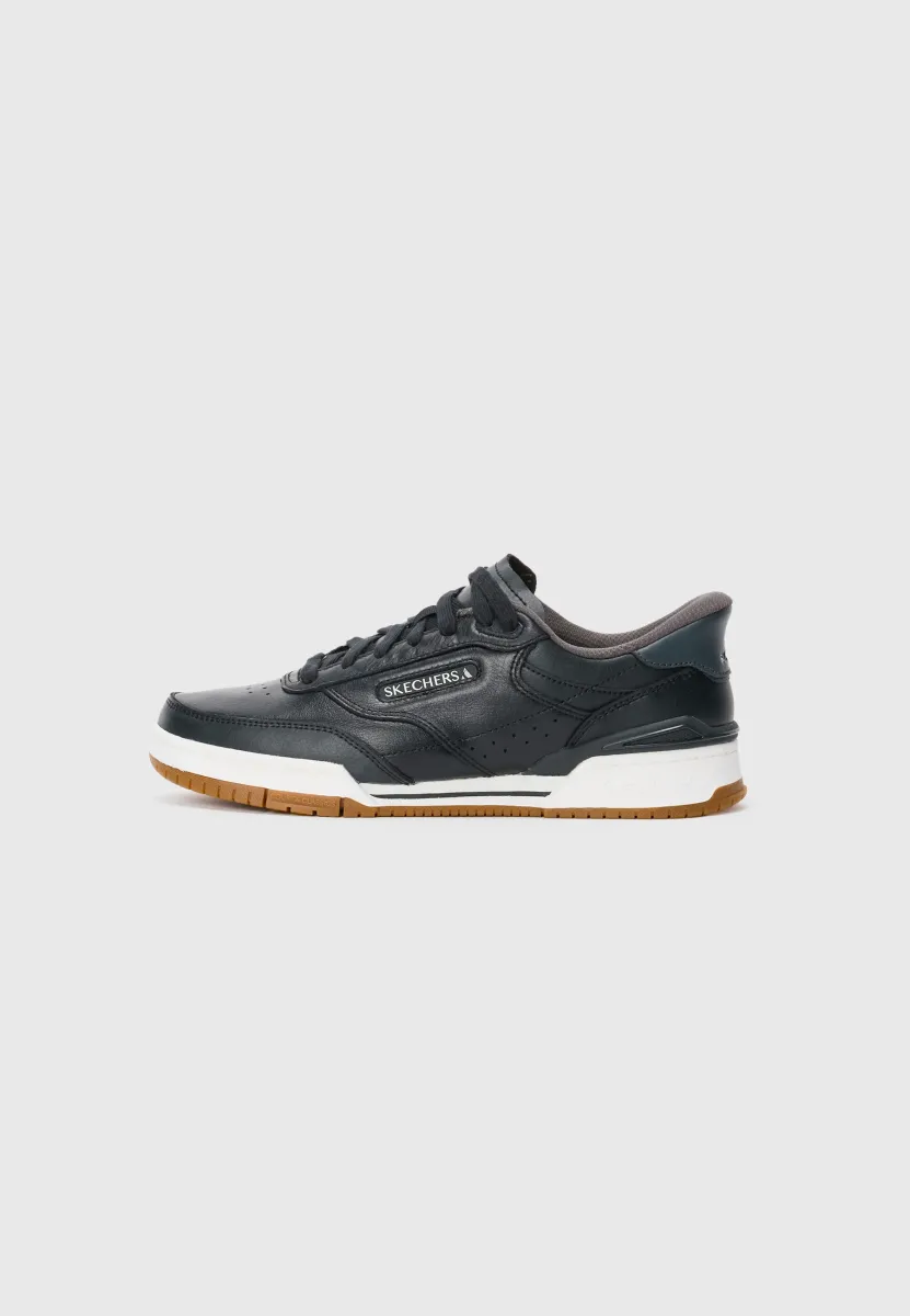 RECOIL - Sneaker low - black/white