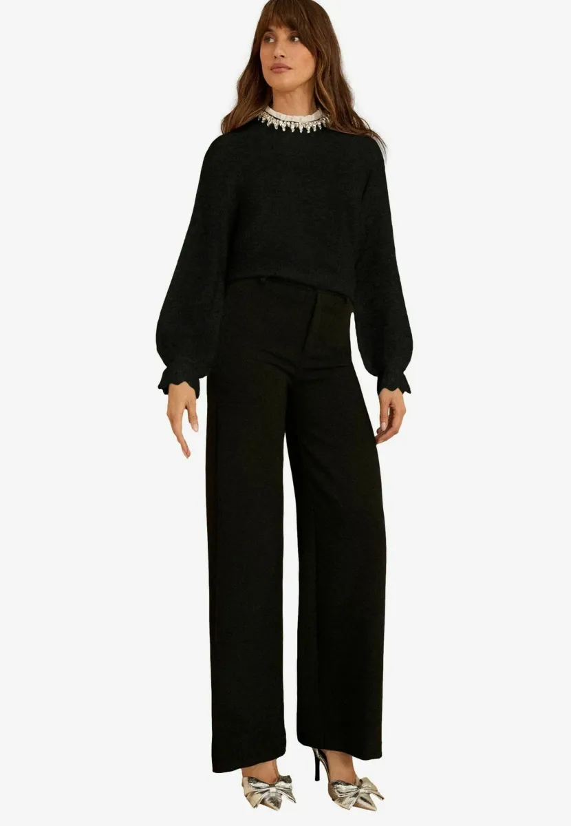 REGULAR FIT - EMBELLISHED NECK  - Strickpullover - black