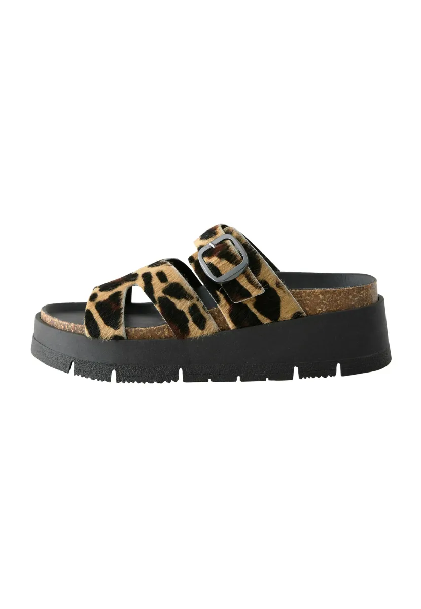 REGULAR FIT - FOREVER COMFORT BUCKLE DETAIL - Pantolette hoch - leopard print