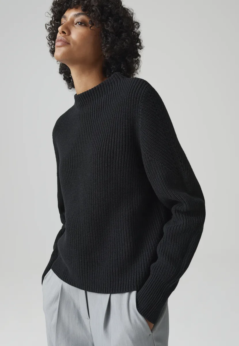 REGULAR FIT FUNNEL NECK - Strickpullover - black