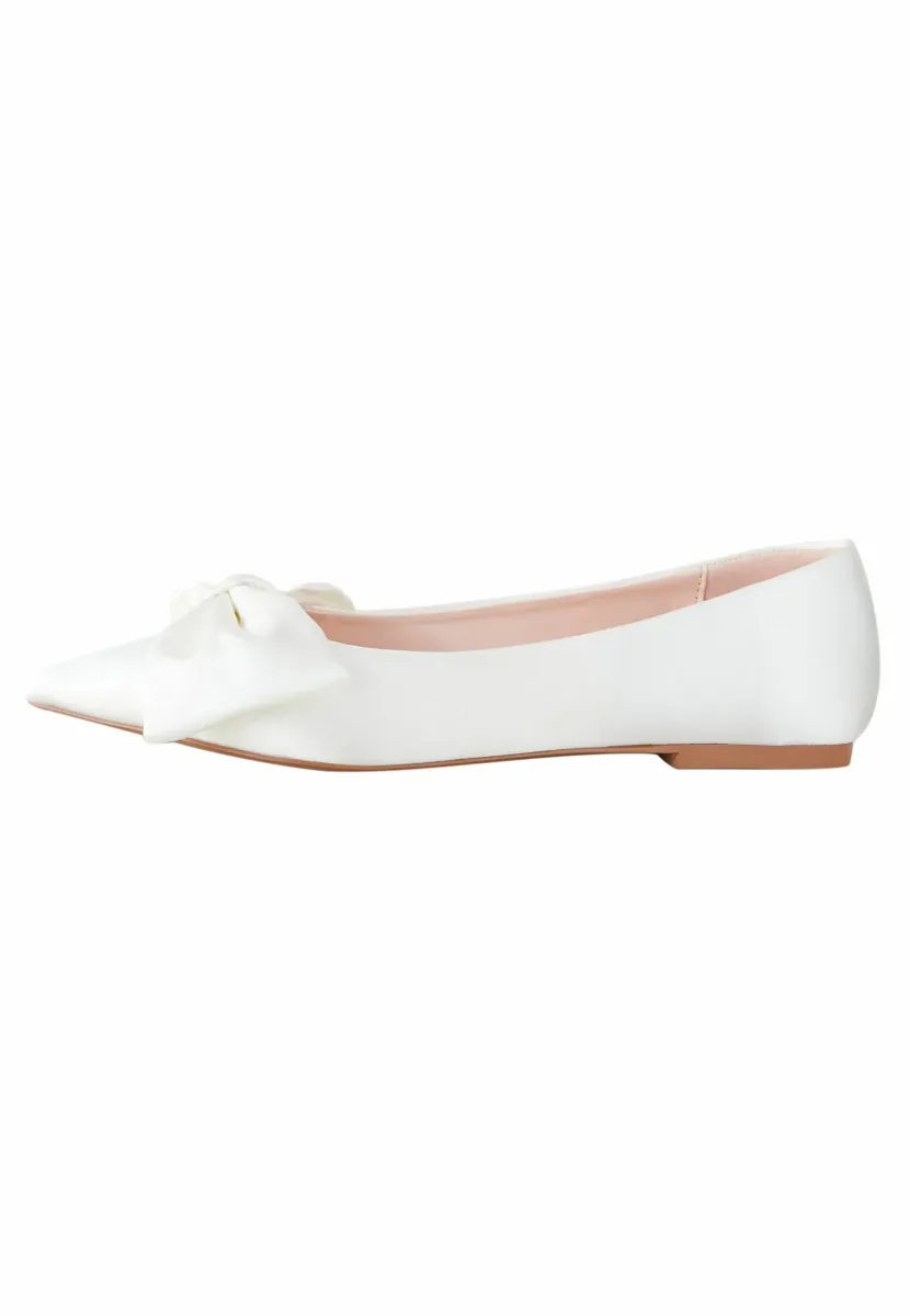 REGULAR FIT  - Klassischer Ballerina - ivory