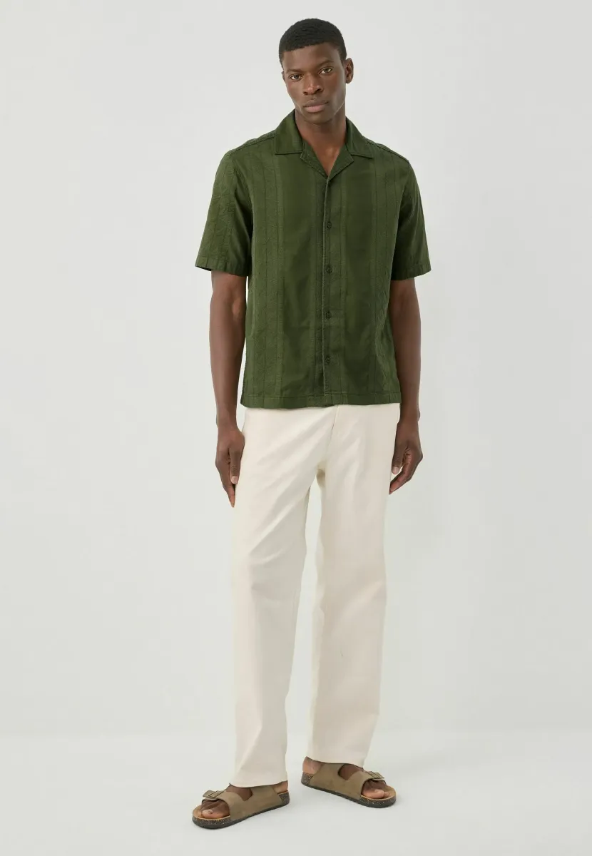 REGULAR FIT - NAVAJO STYLE PRINTED SHORT SLEEVE  - Hemd - khaki green