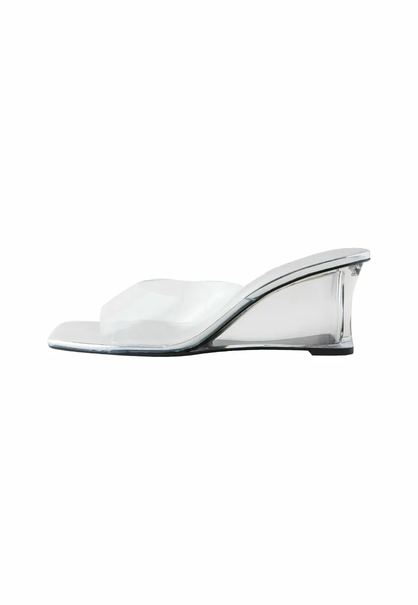REGULAR FIT  - Pantolette hoch - silver