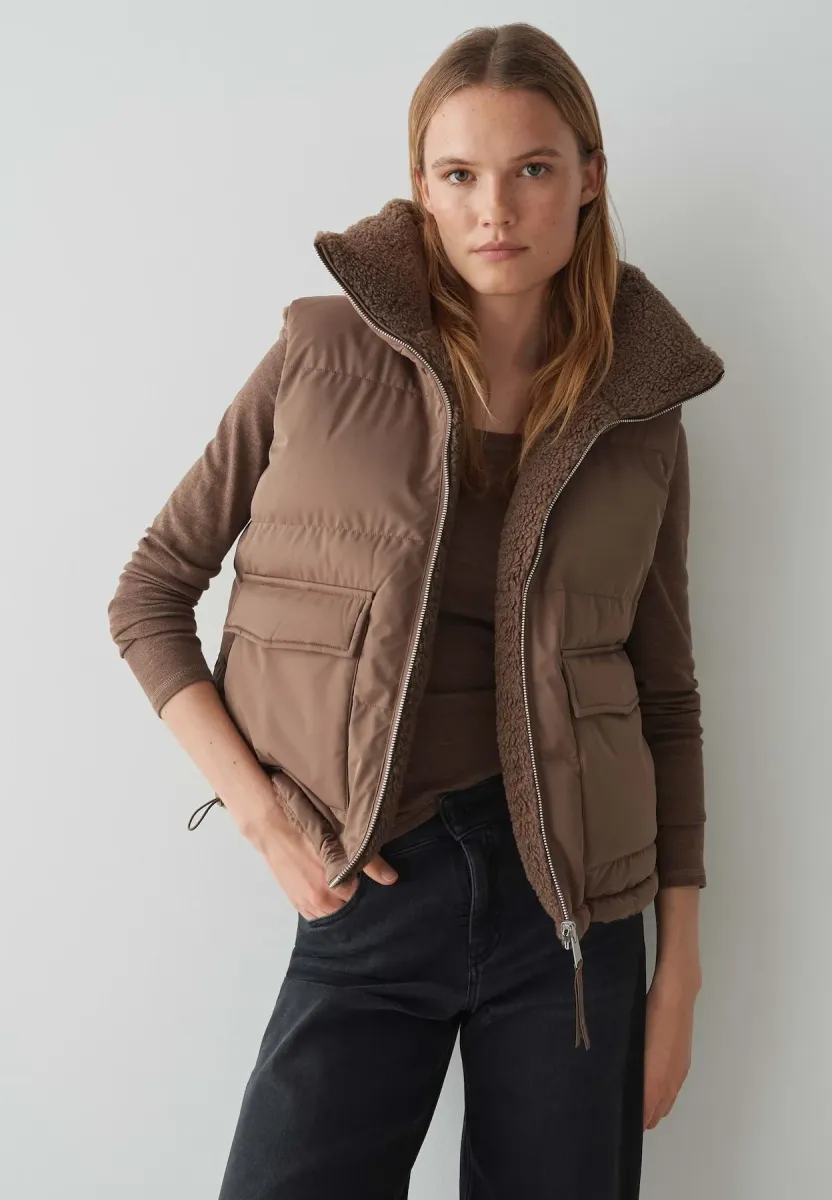 REGULAR FIT QUILTED REVERSIBLE - Weste - cocoa