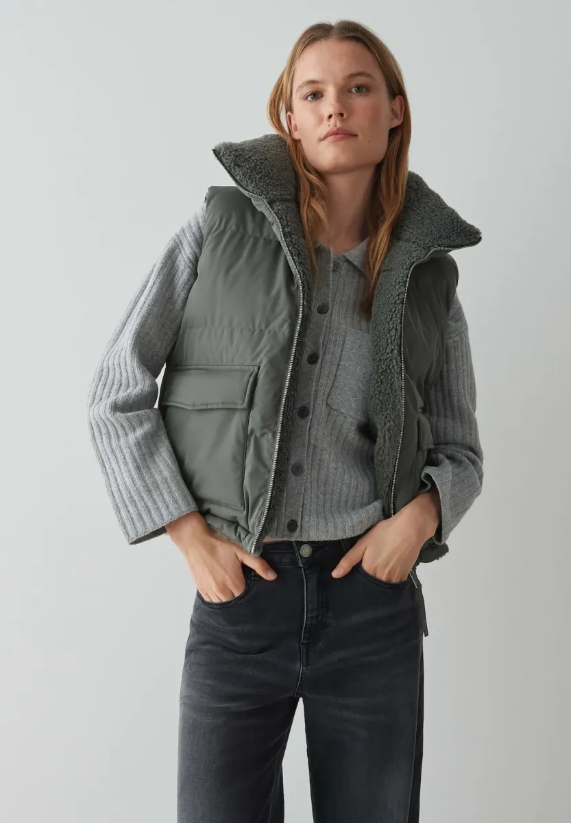 REGULAR FIT QUILTED REVERSIBLE - Weste - dark sage