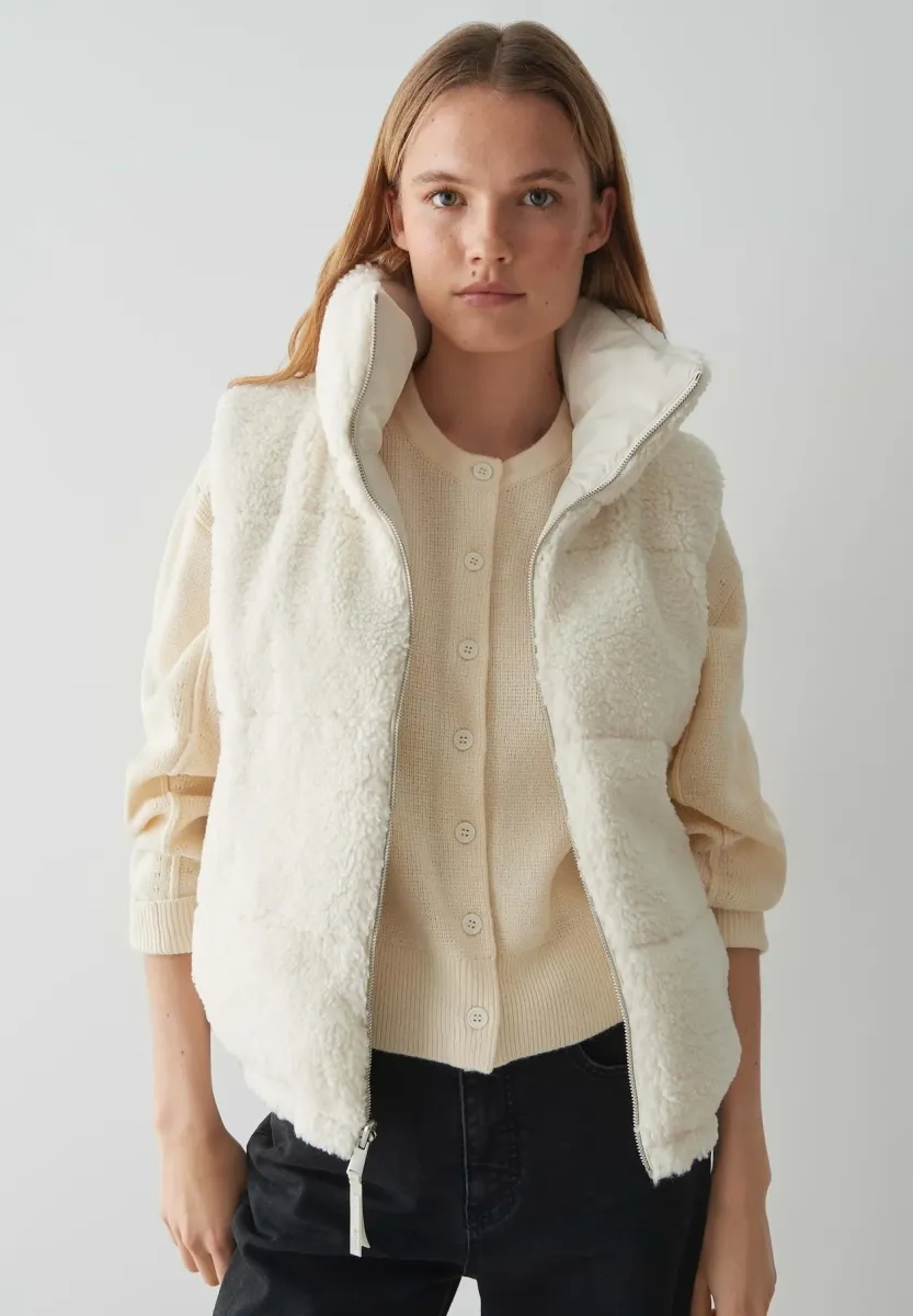 REGULAR FIT QUILTED REVERSIBLE - Weste - soft cream