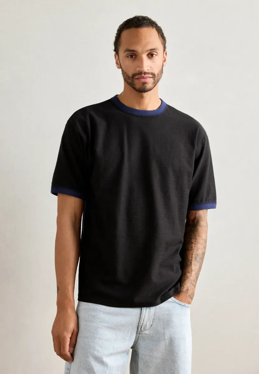 RELAXED FIT BOUND NECKLINE  - T-Shirt print - meteorite