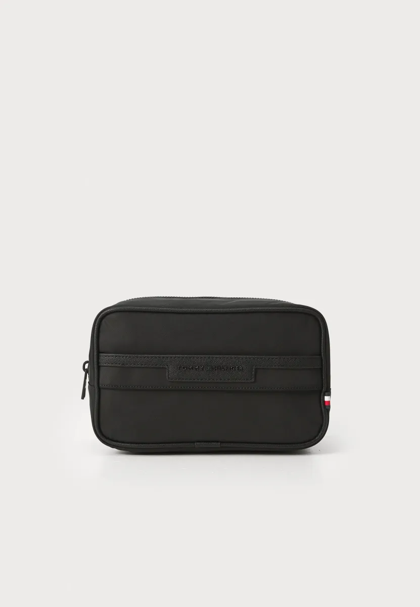 REPREVE - Kosmetiktasche - black