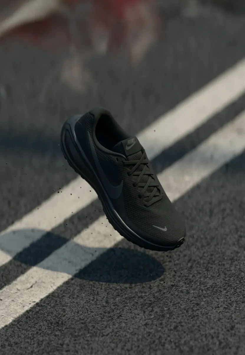REVOLUTION 8 - Laufschuh Straße - black/anthracite