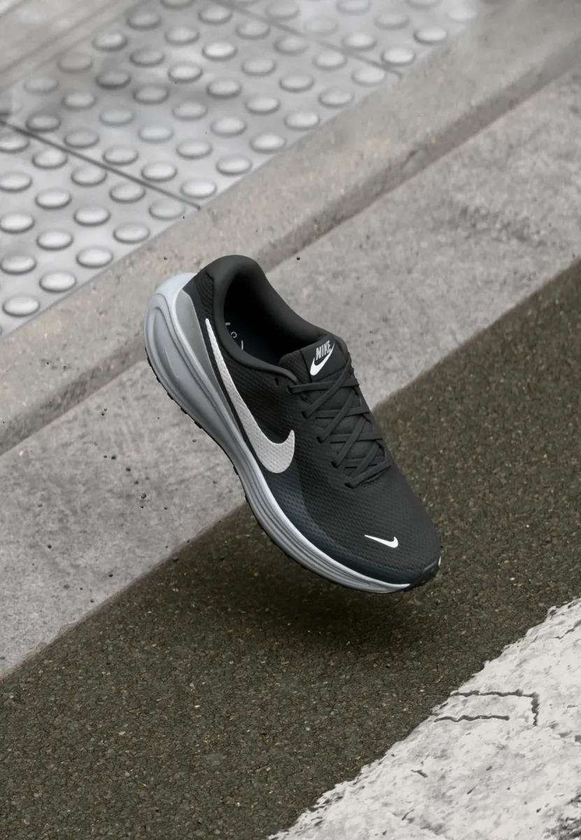 REVOLUTION 8 - Laufschuh Straße - black/summit white/anthracite/light smoke grey