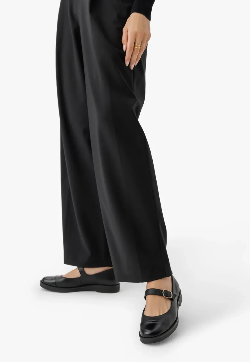 Riemchenballerina - schwarz