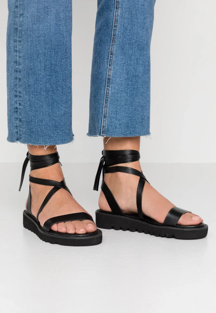 Riemensandalette - black