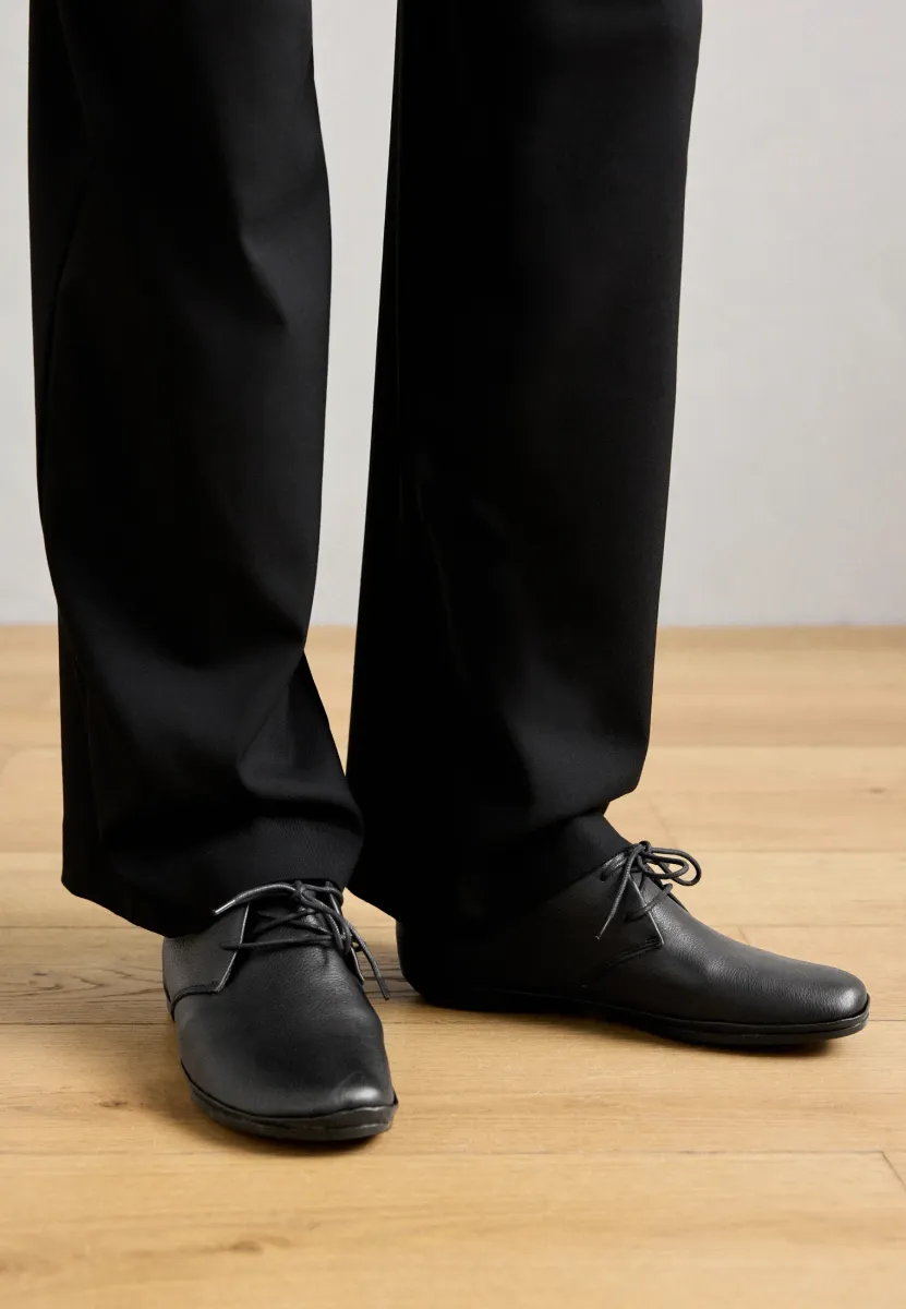 RIGHT - Sportlicher Schnürer - black
