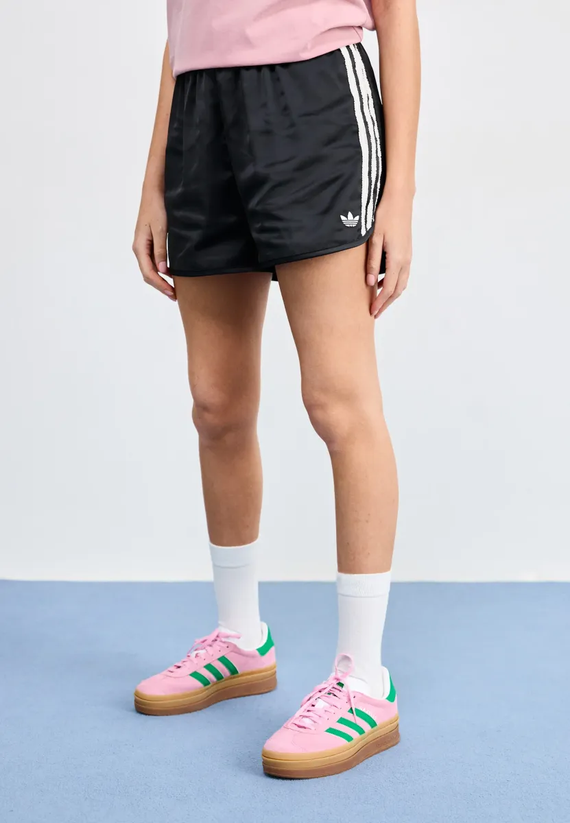 RUFFLE - Shorts - black