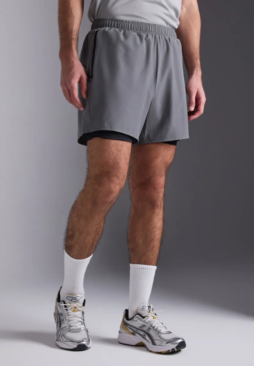 RUNNING SHORTS WITH CONTRAST DOUBLE-LAYER - Kurze Sporthose - dark grey