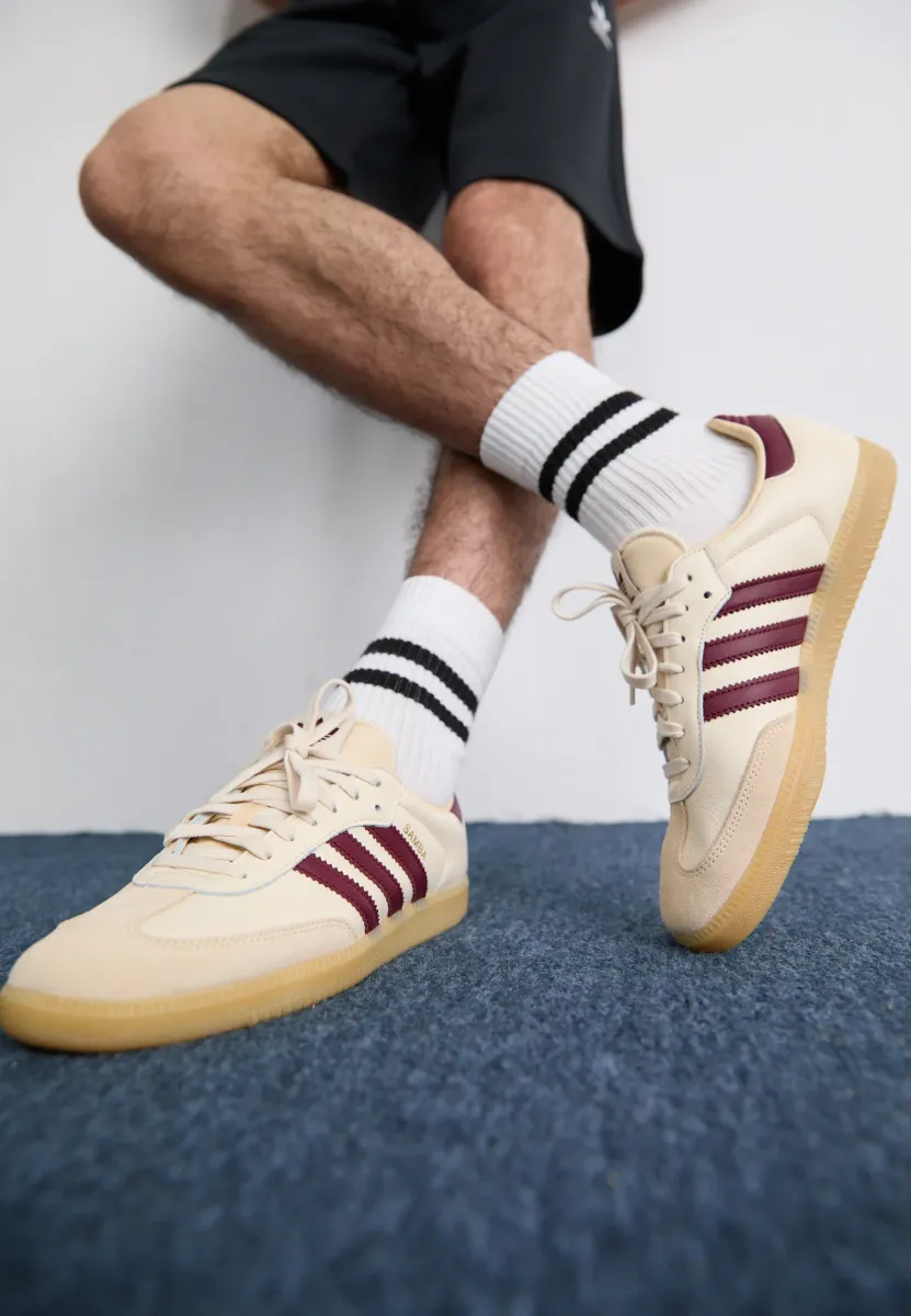 SAMBA UNISEX - Sneaker low - white/shadow red/gum