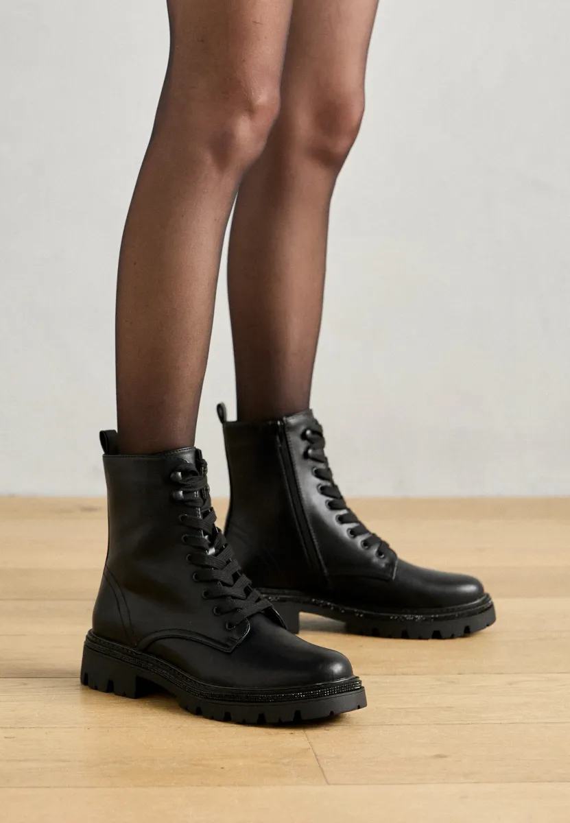 Schnürstiefelette - black