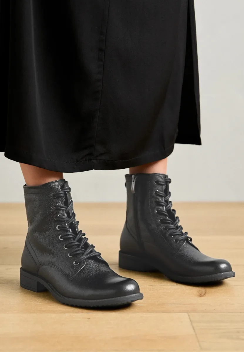 Schnürstiefelette - black