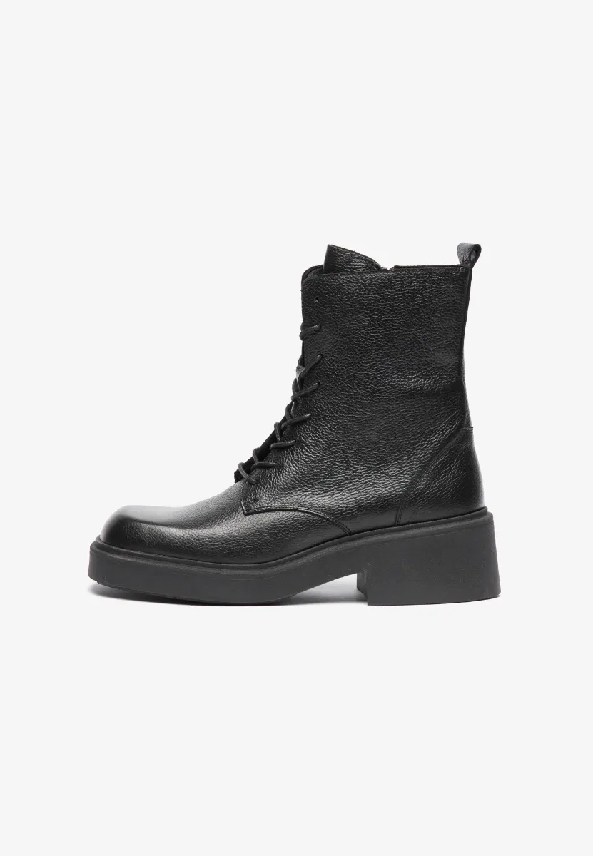 Schnürstiefelette - black