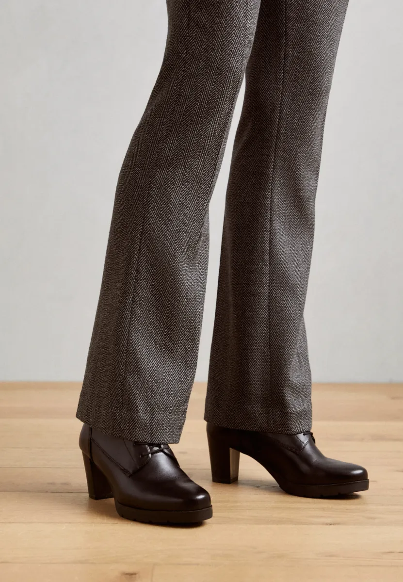 Schnürstiefelette - black