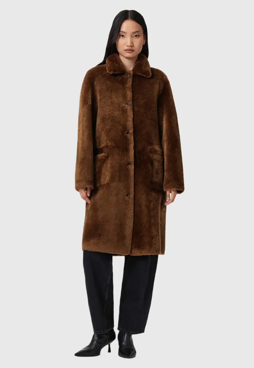 SERRA SHEARLING COAT - Kurzmantel - bitter brown
