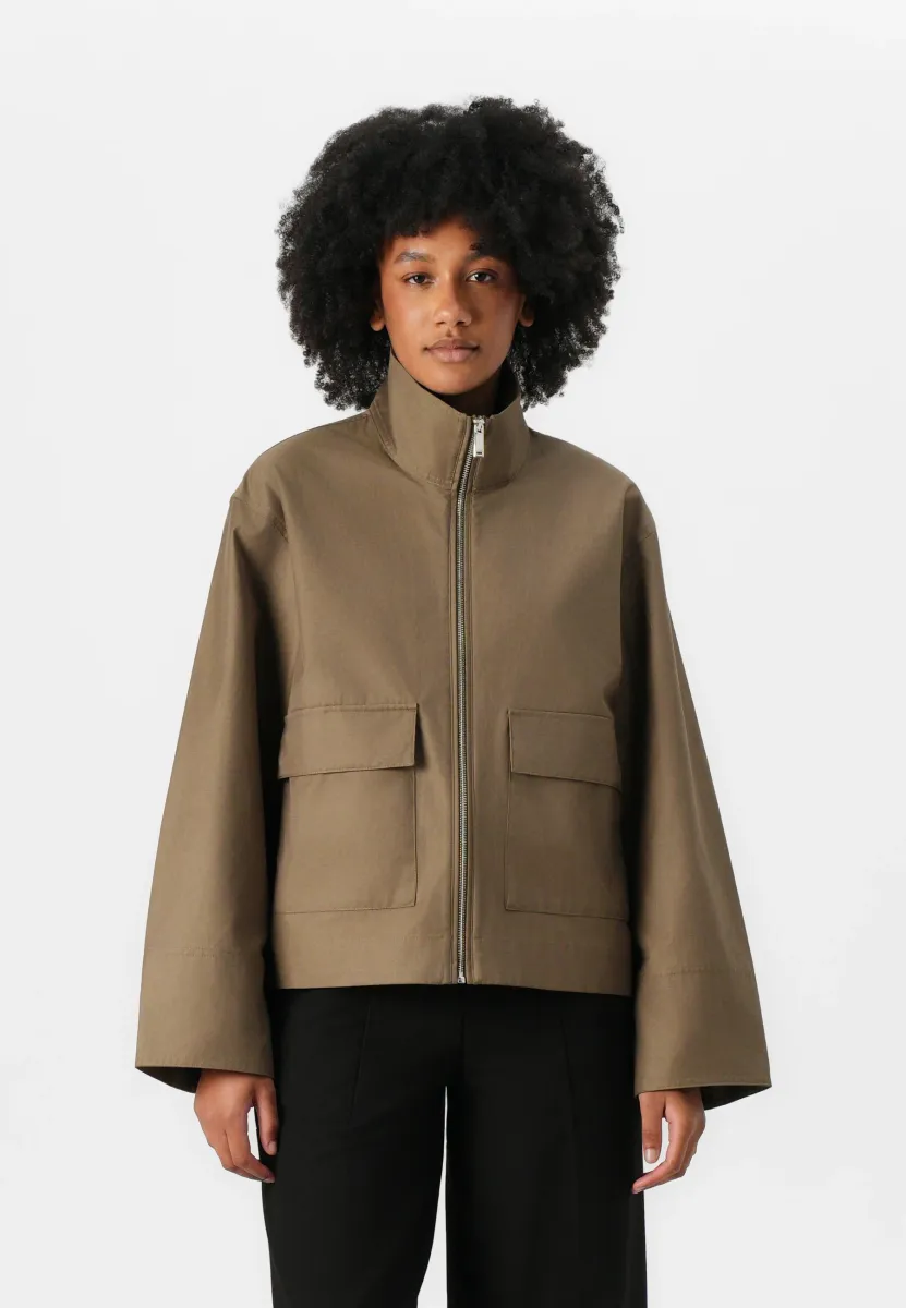 SHORT JACKET - Leichte Jacke - capers