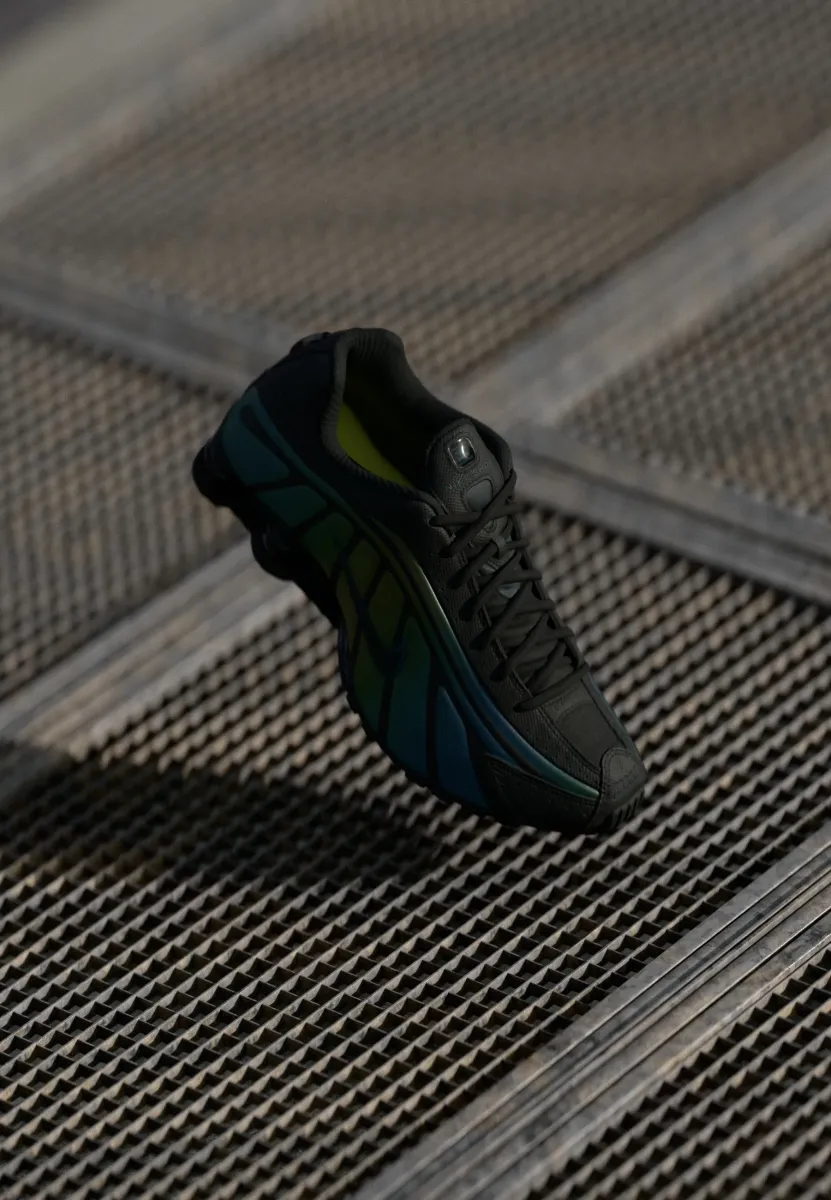 SHOX R4 REFLECTIVE SE 2 - Sneaker low - black/seaweed/light lemon twist