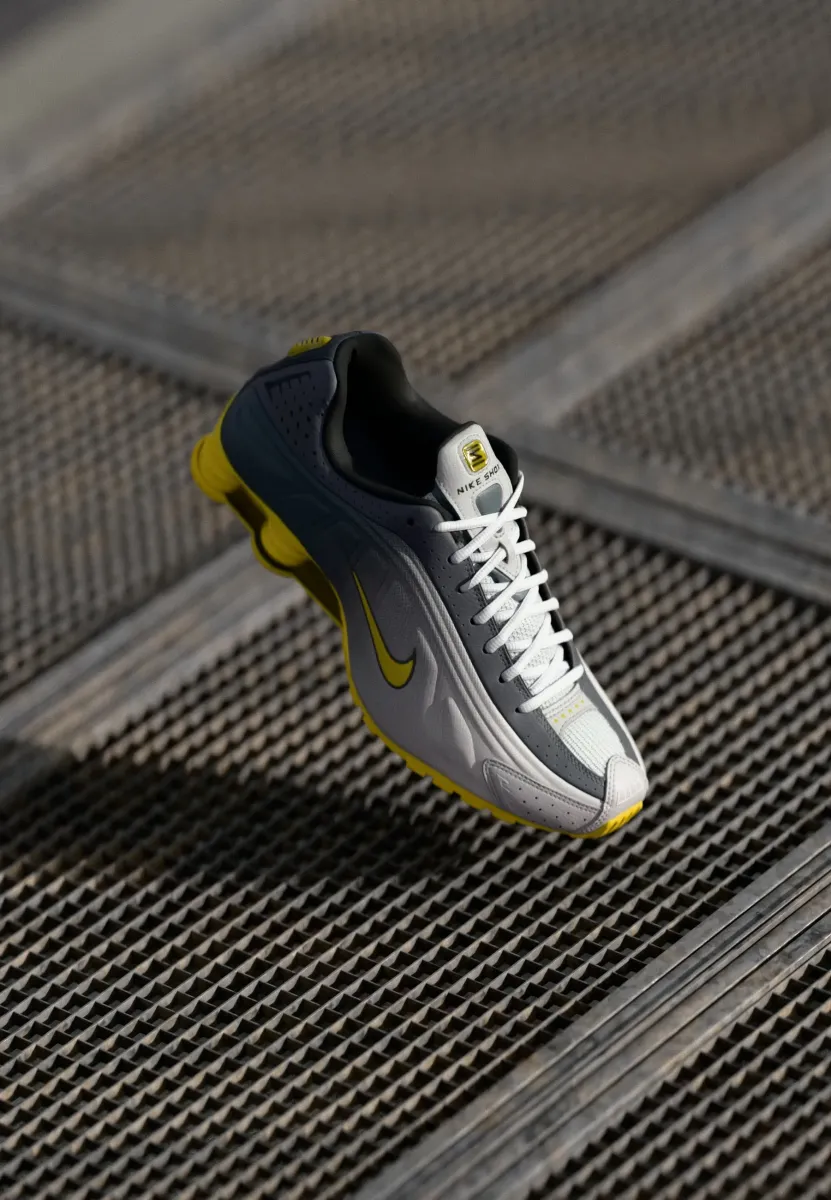 SHOX R4 SE UNISEX - Sneaker low - vast grey/bright citron/light graphite/smoke grey/white/black