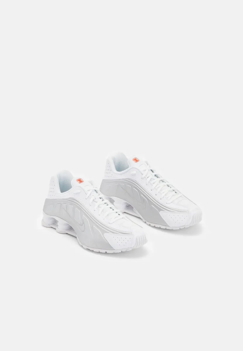 SHOX R4 - Sneaker low - white/silver-coloured/orange