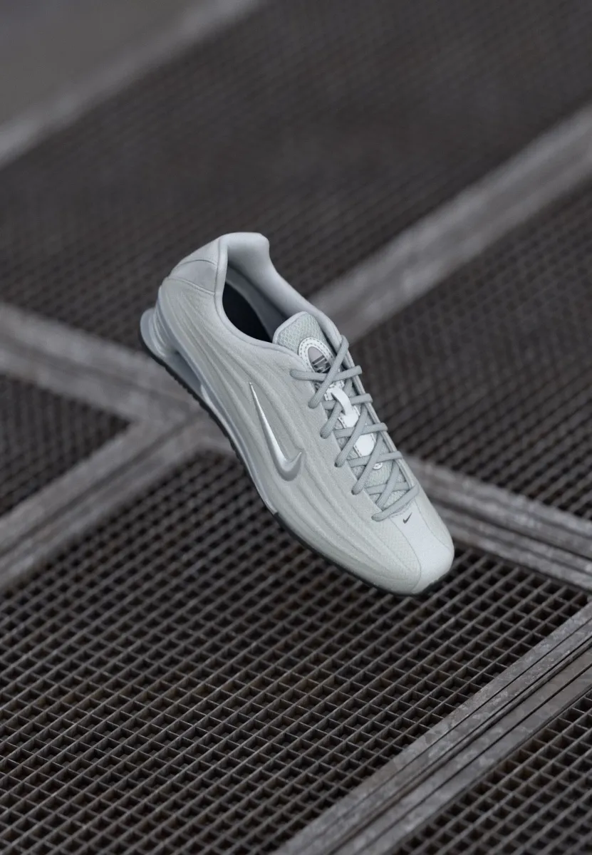 SHOX Z - Sneaker low - silver-coloured/black/metallic silver-coloured