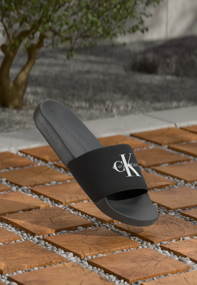 SLIDE MONOGRAM - Pantolette flach - triple black