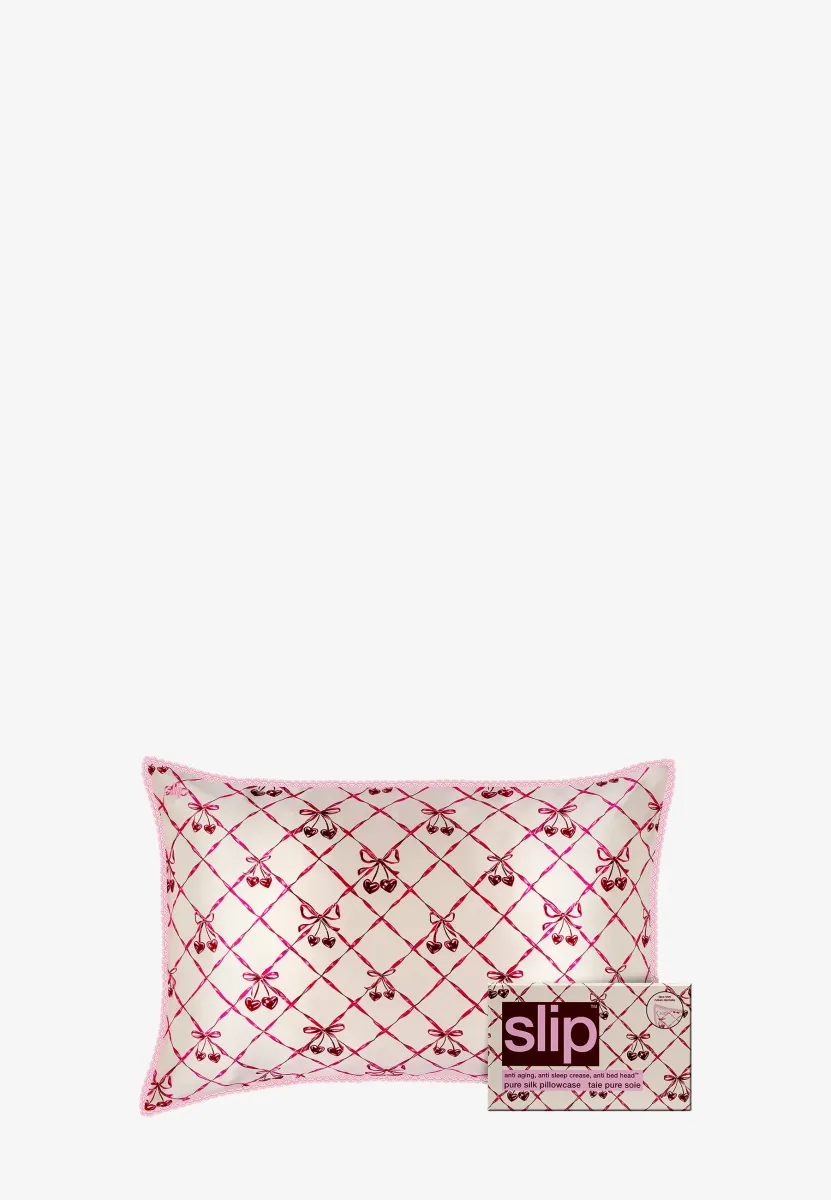 SLIP PURE SILK QUEEN PILLOWCASE WITH LACE TRIM - Gesichtspflege Zubehör - sweet cherry