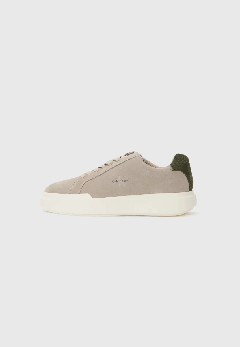 Sneaker low - desert taupe/medieval forest