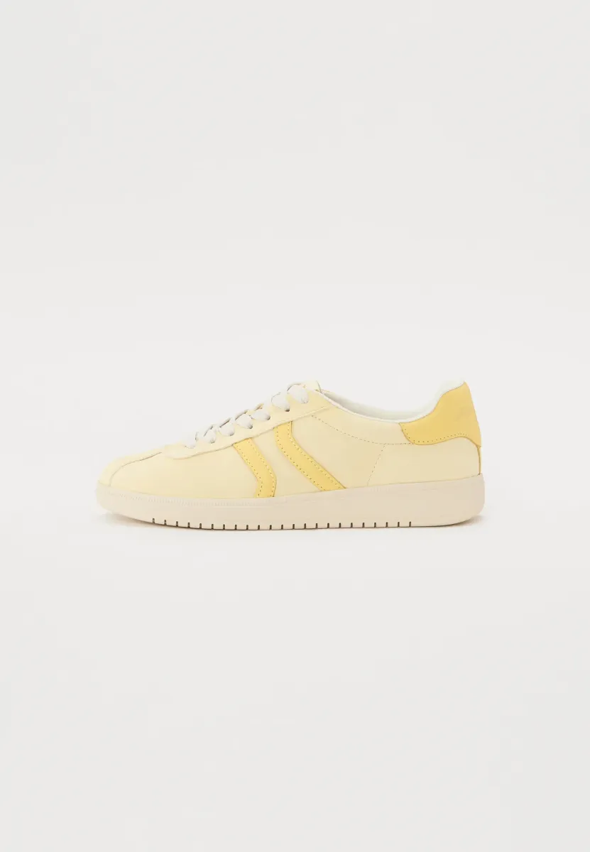 Sneaker low - light yellow