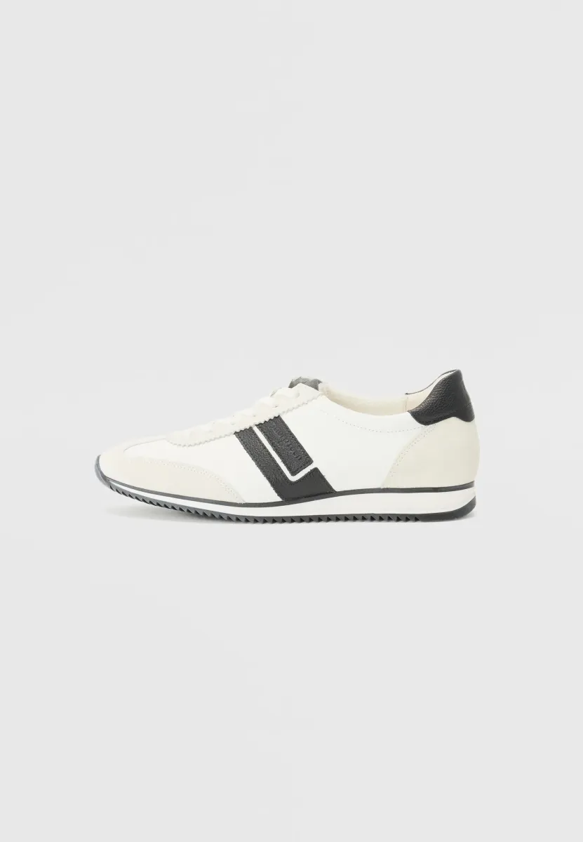 Sneaker low - milk/white/black