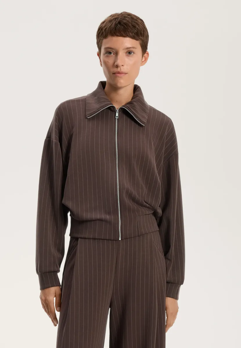 SOFT-TOUCH STRIPED BOXY WITH BACK PLEAT - Leichte Jacke - brown