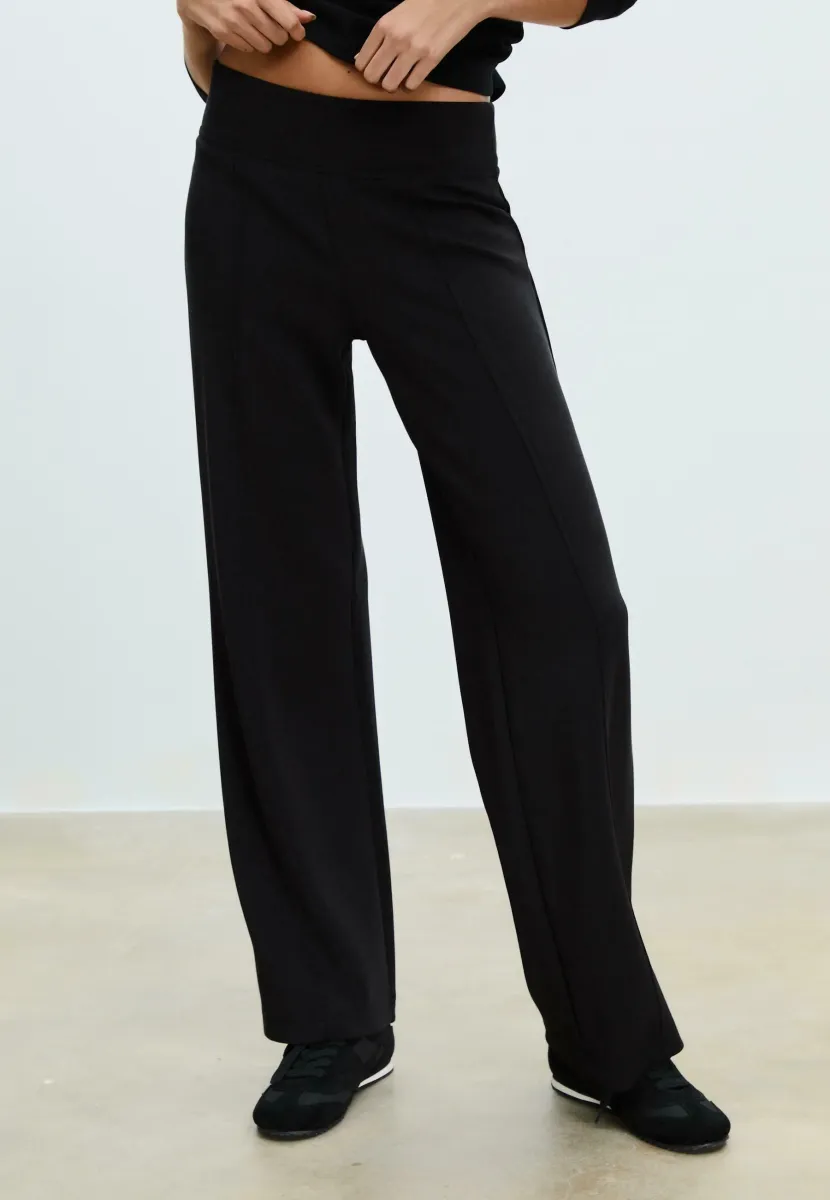 SOFT-TOUCH WITH SEAM DETAIL - Jogginghose - black