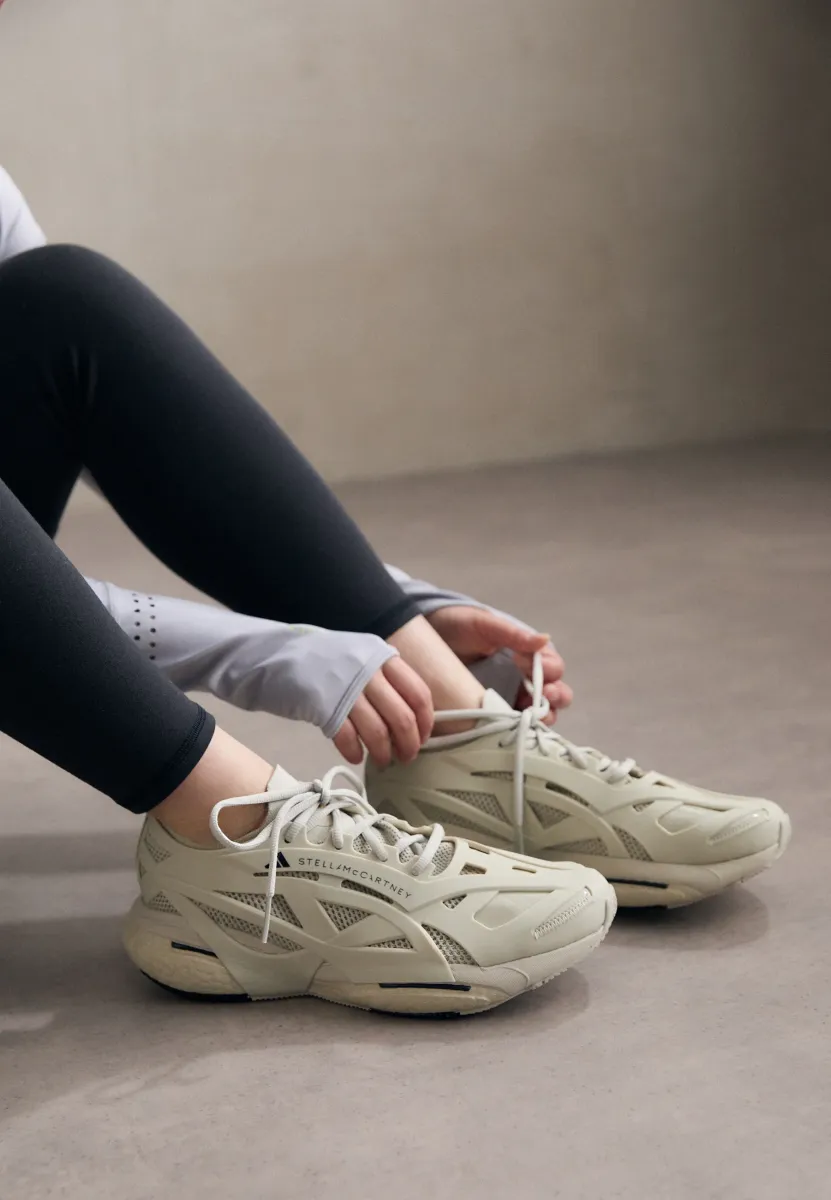 SOLARGLIDE  - Trainingsschuh - gobi/core black