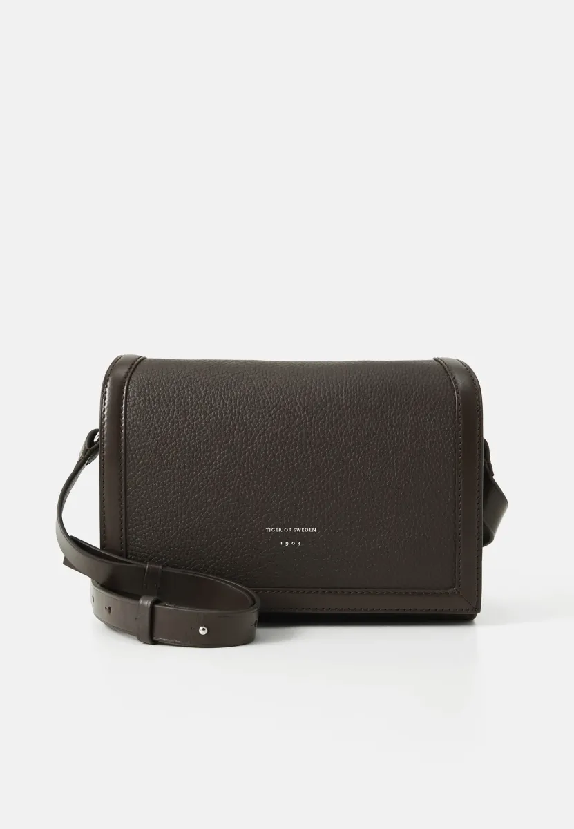 SONTI UNISEX - Umhängetasche - dark brown