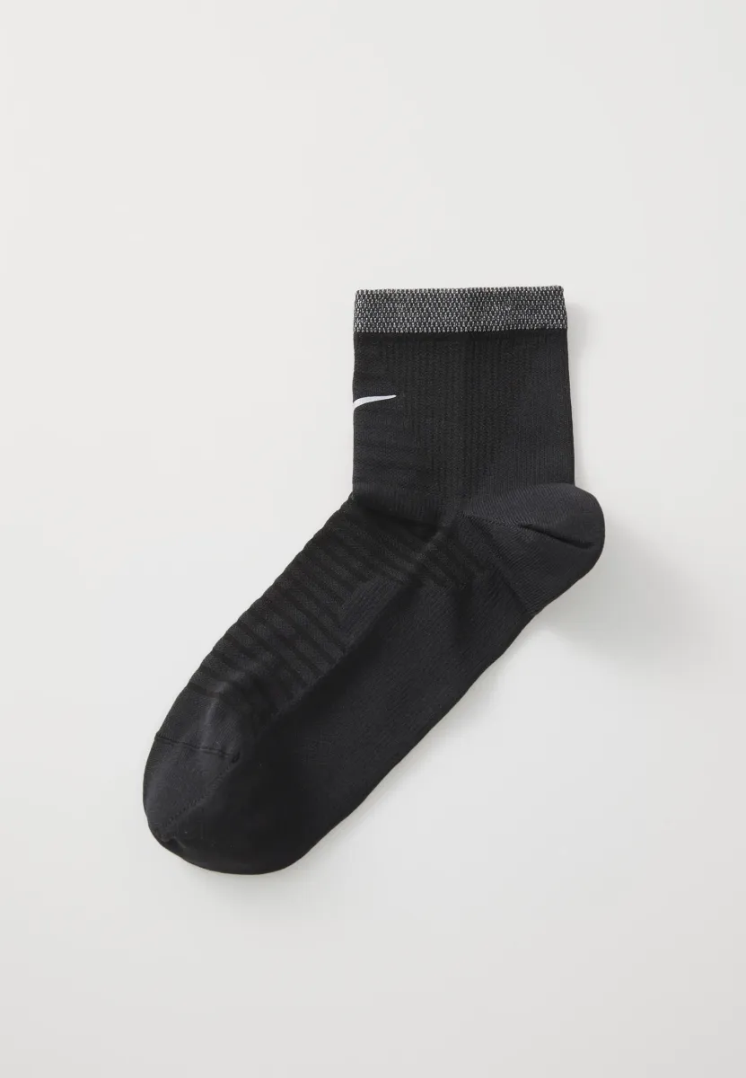 SPARK ANKLE UNISEX - Sportsocken - black/silver