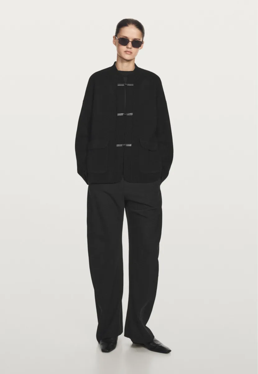 STANDING COLLAR WITH BUTTON DETAILS - Strickjacke - black