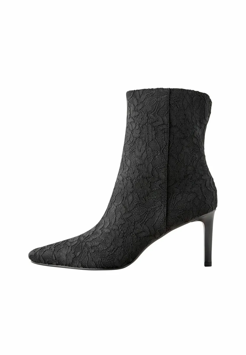 Stiefelette - black lace