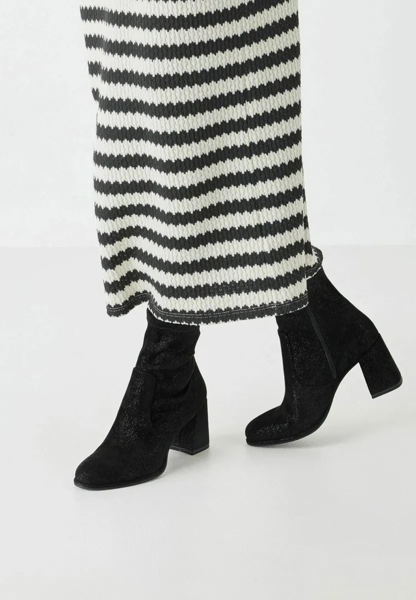 Stiefelette - black struct