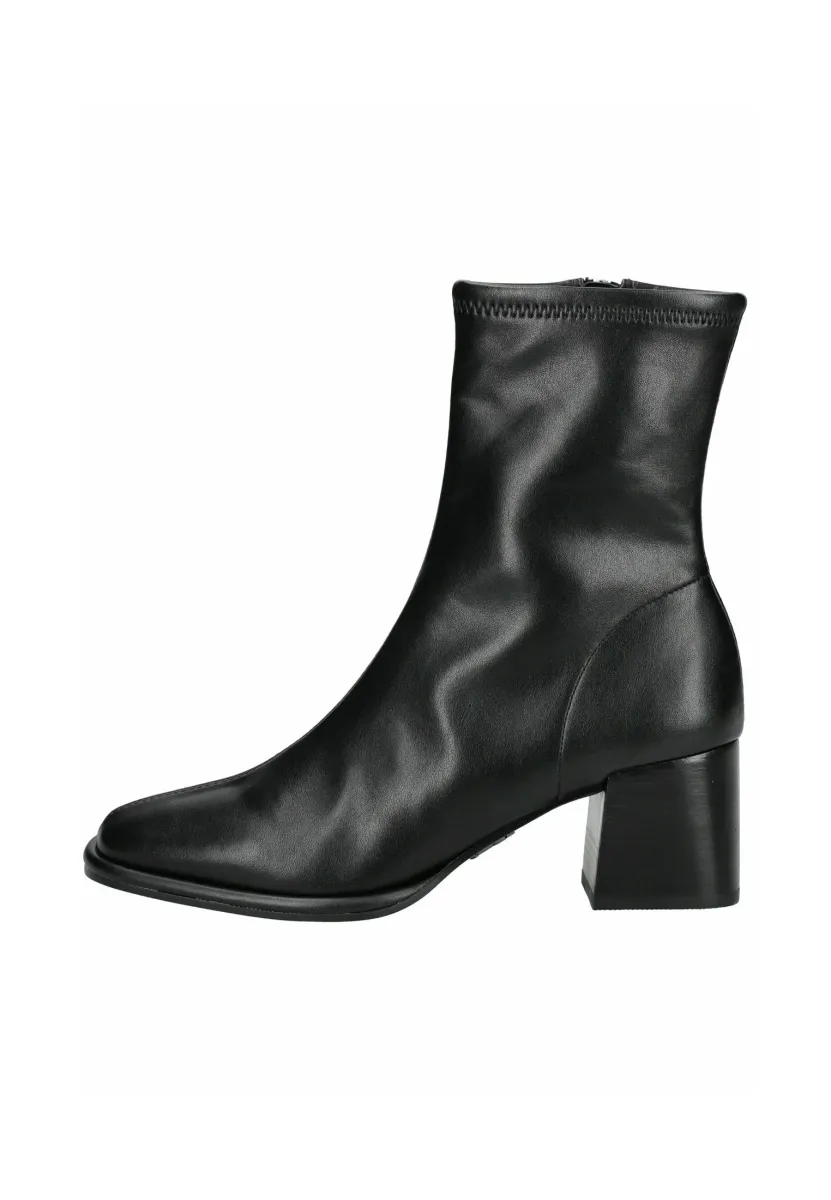 Stiefelette - black