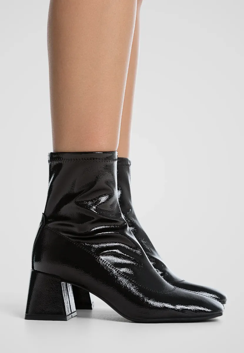 Stiefelette - black