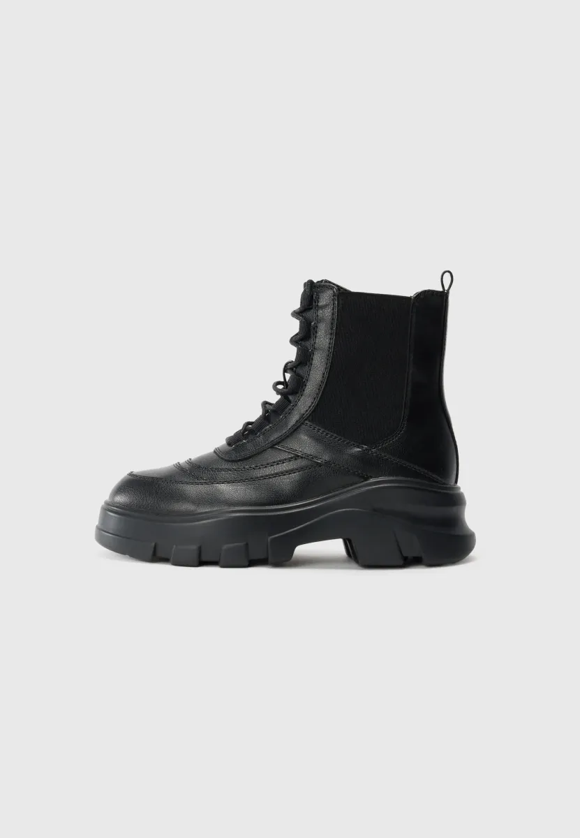 Stiefelette - black